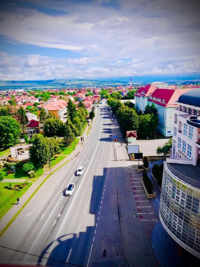 Midsummer Boulevard Διαμέρισμα Άλμπα Ιούλια Εξωτερικό φωτογραφία